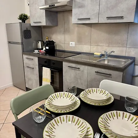 Hotel apartamentowy Dergano 2 Near Metro Stop